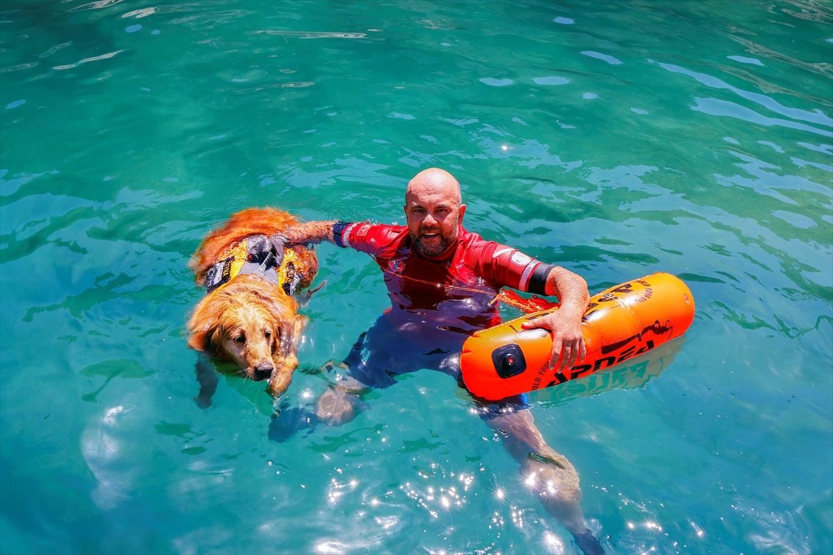 K9 köpeği Zeyna boğulma vakalarında cankurtaranlara destek oluyor