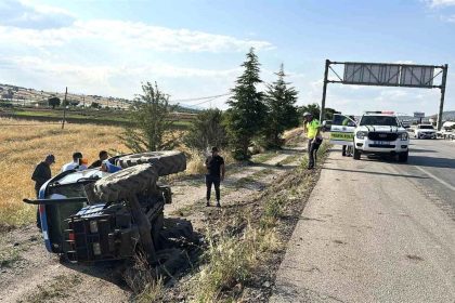 Kontrolden çıkan traktör şarampole devrildi: 1 yaralı