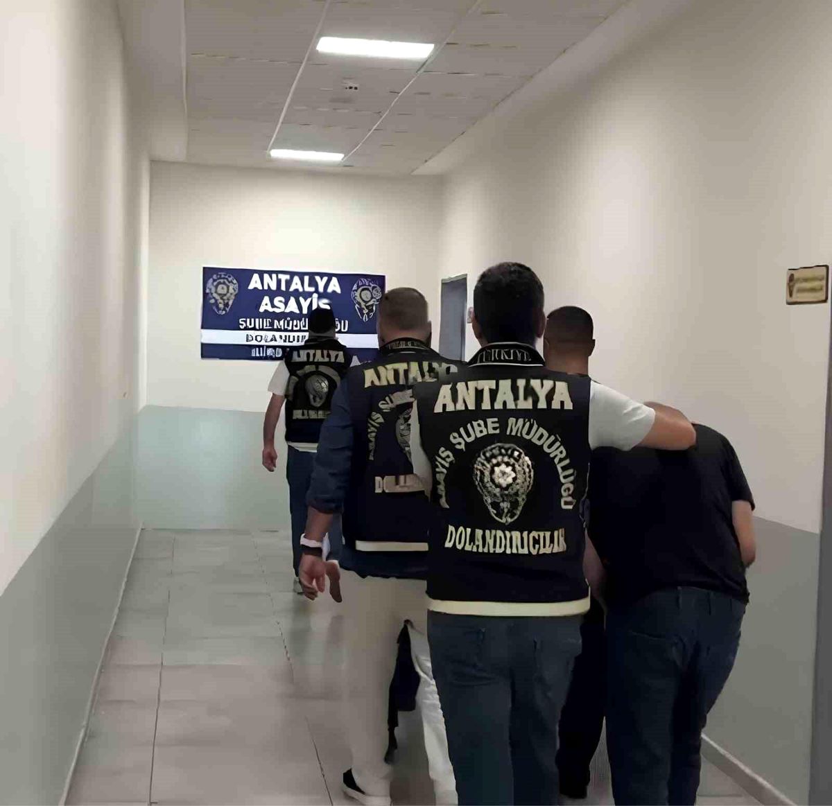 Kuyumculara sahte altın diş satan şüphelilere, polisten