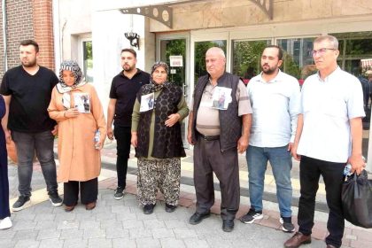 Nişanlı çiftin ölümüyle sonuçlanan kazayla ilgili davada sürücünün serbest bırakılmasına tepki