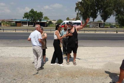 Otomobil ile motosiklet çarpıştı, görgü tanığı ile sürücü kazayı tartıştı