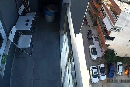 Park ettiği motosiklet alev topuna döndü, diğer araçlara sıçramaması için hayatını hiçe saydı