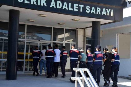 Sosyal medya dolandırıcılığına jandarma operasyonu: 4 gözaltı