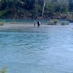 Su yükselince ırmaktaki adacıkta mahsur kalan 4 kişi kurtarıldı