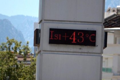 Termometrelerin 43 dereceyi gösterdiği Antalya