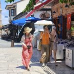 Uzak Doğulu turistlerden