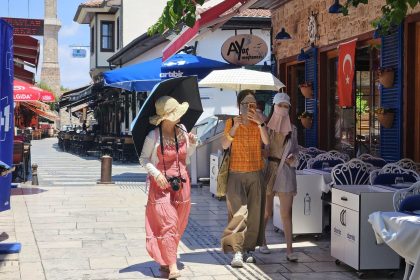 Uzak Doğulu turistlerden