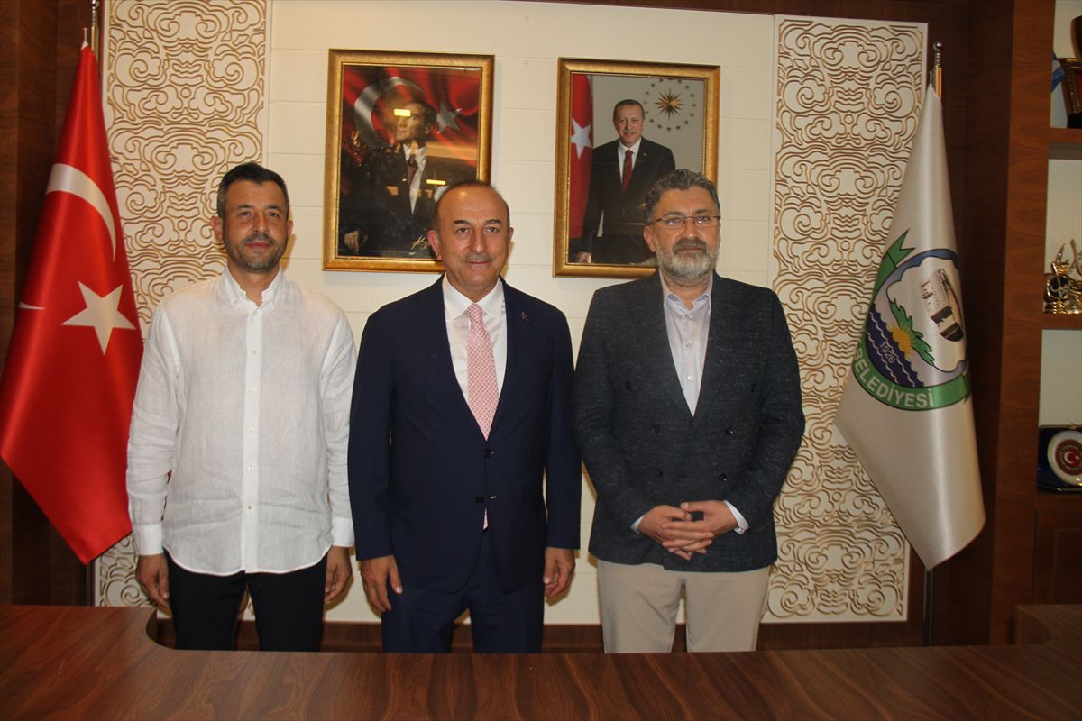 AK Parti Antalya Milletvekili Çavuşoğlu, Serik Belediyesini ziyaret etti