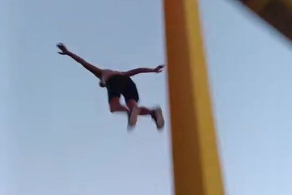 Manavgat’ta 20 metre yükseklikteki köprüden çocukların tehlikeli atlayışı