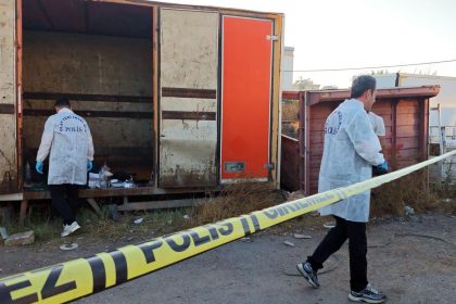 Yaşamını sürdürdüğü karavanın yanında ölü halde bulundu