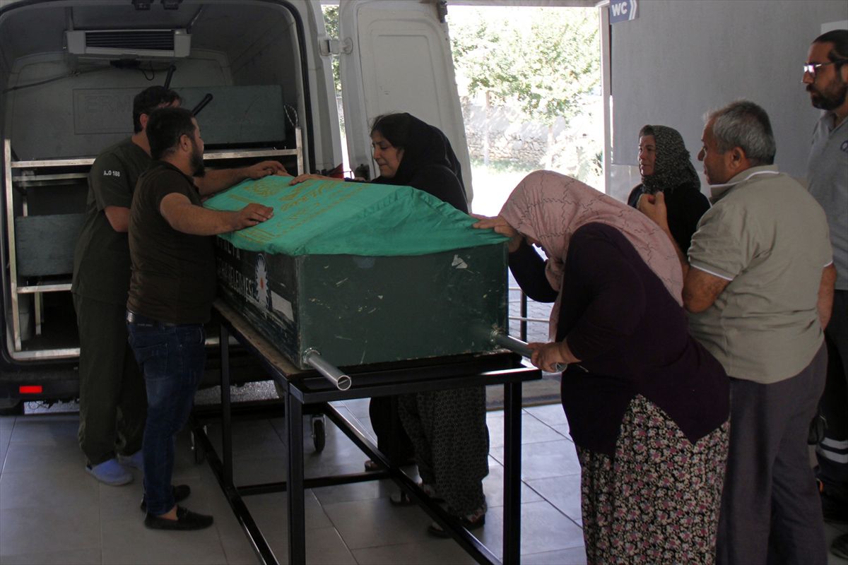 1.5 Yaşındaki Çocuk Babasının Minibüsünün Altında Can Verdi