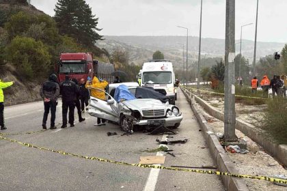 Burdur-Antalya yolunda takla atan otomobilde sürücü öldü, 4 kişi yaralandı