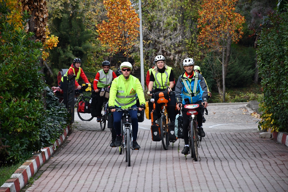 Karbon emisyonuna dikkat çeken COP31 Bike Ride ekibi Bilecik